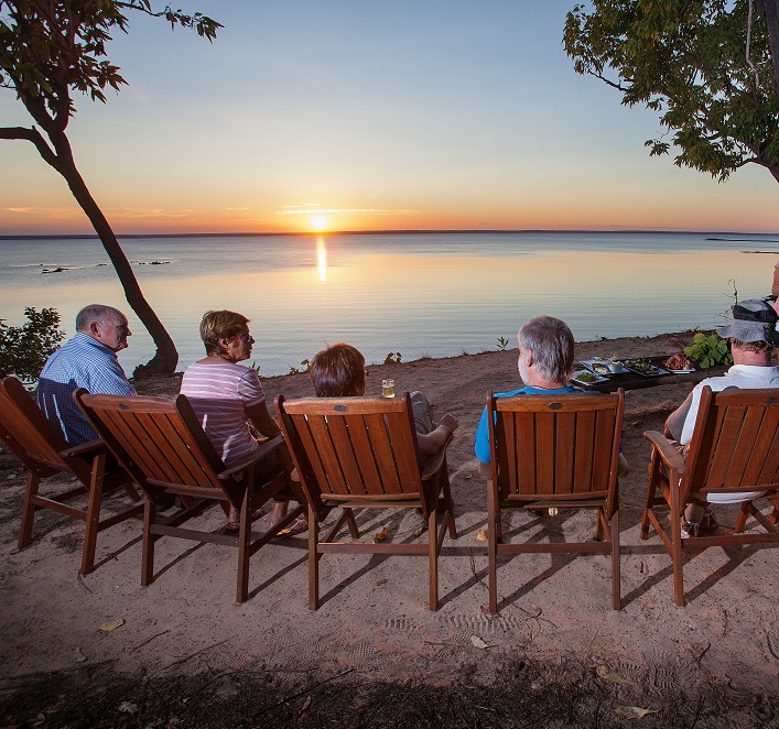 cobourg-coastal-camp-sunset-drinks